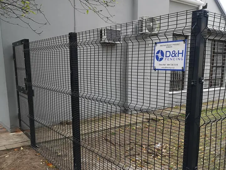Clearview side boundary fence with D&H Fencing signage